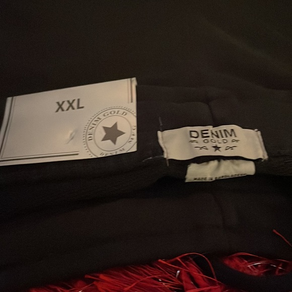 SweatShorts - Picture 3 of 3